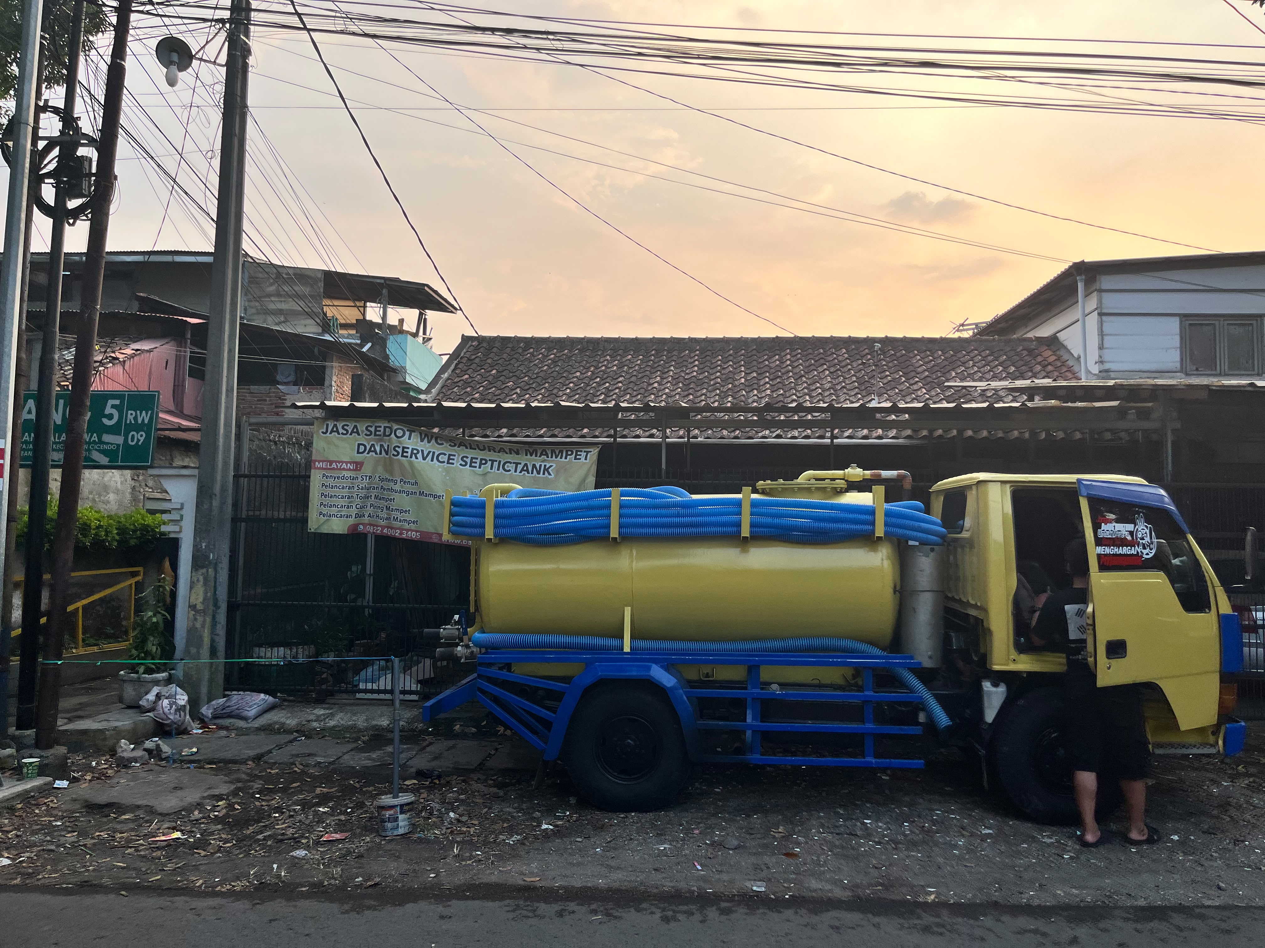 Armada Sedot WC Garut